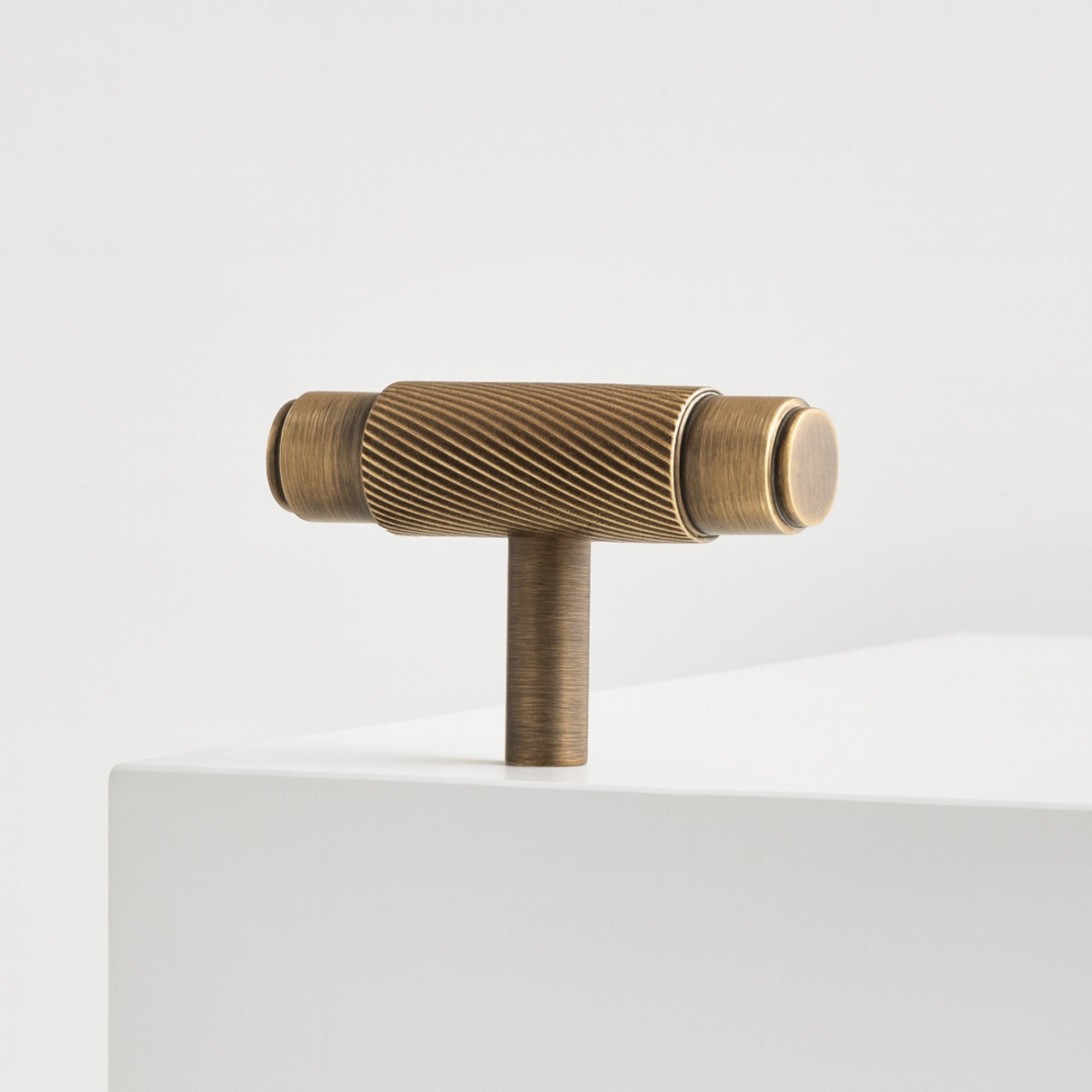 T-barre 3146 | Rillet | Antik Messing