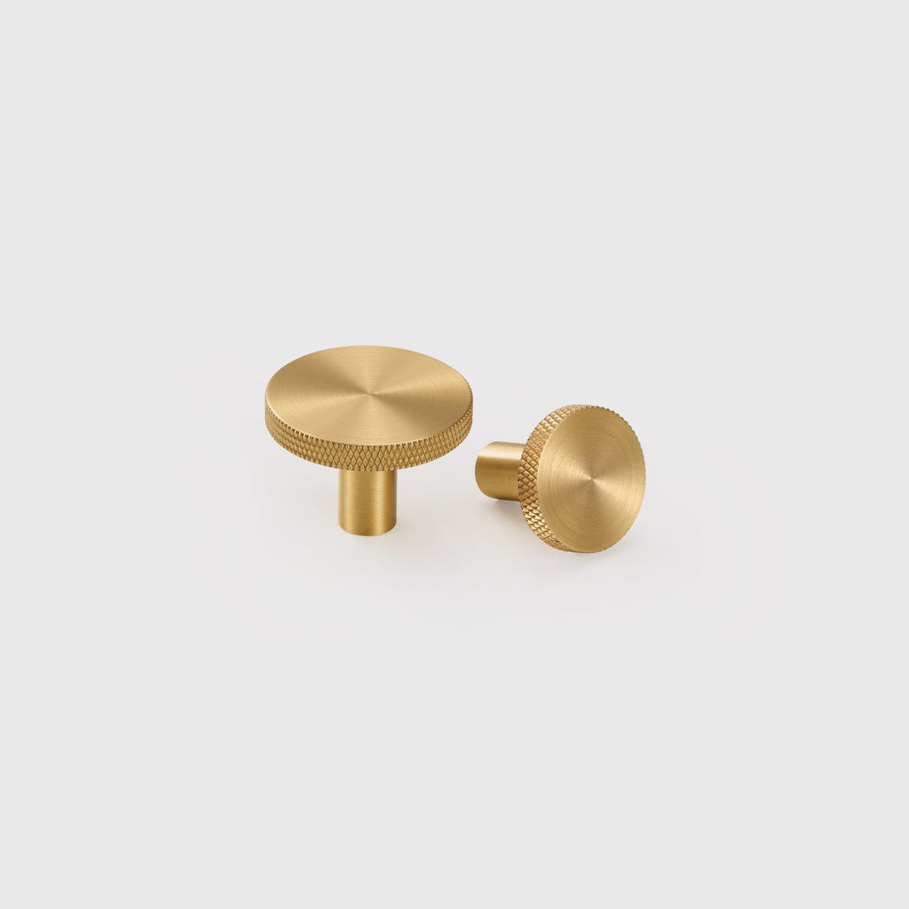 Knopp/krok ch057 i  mässing - första bild