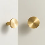 Knopp/krok ch057 i  mässing - detalj